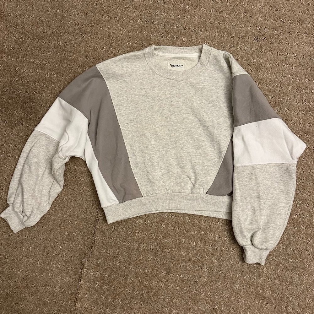 Abercrombie & Fitch Heather Gray Color Block Sweater